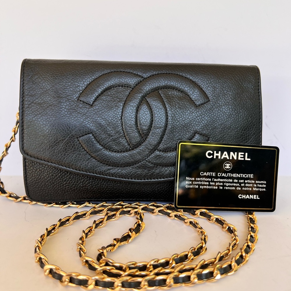 Auth. Chanel Timeless caviar Leather Clutch , with Gold Chain
